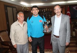 Gör'e tebrik yağıyor